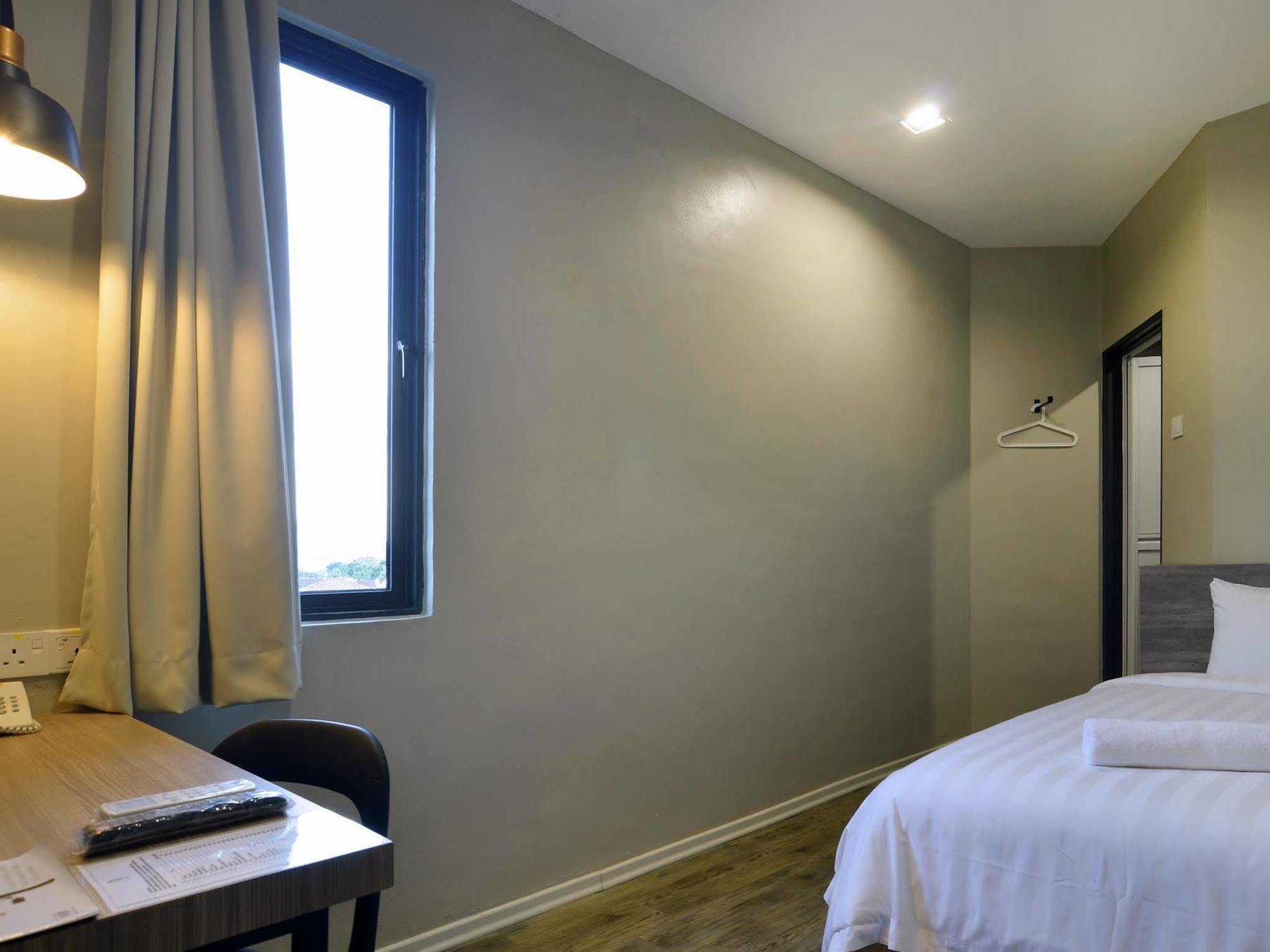 Chariton Hotel Alma Bukit Mertajam Esterno foto