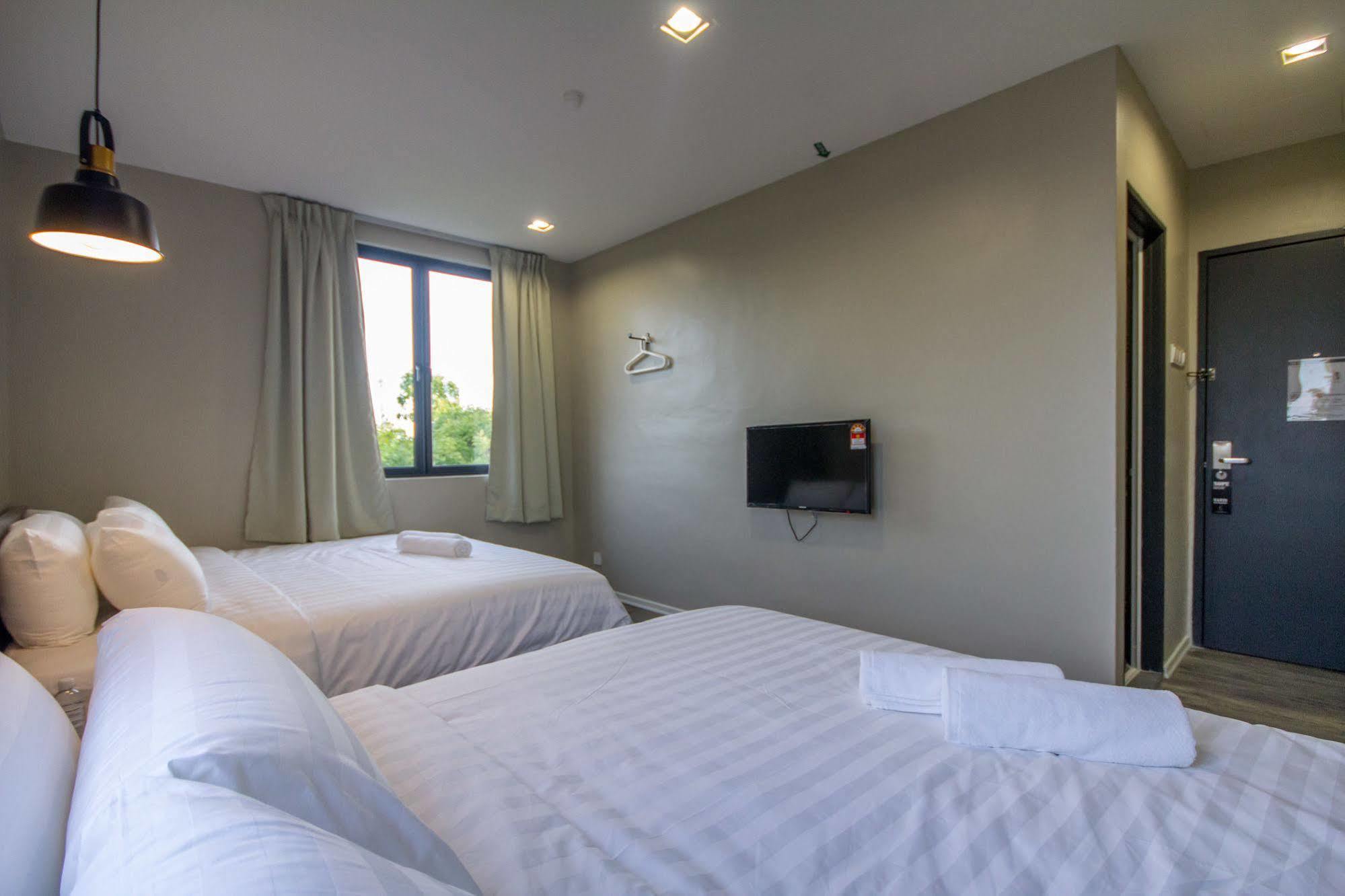 Chariton Hotel Alma Bukit Mertajam Esterno foto